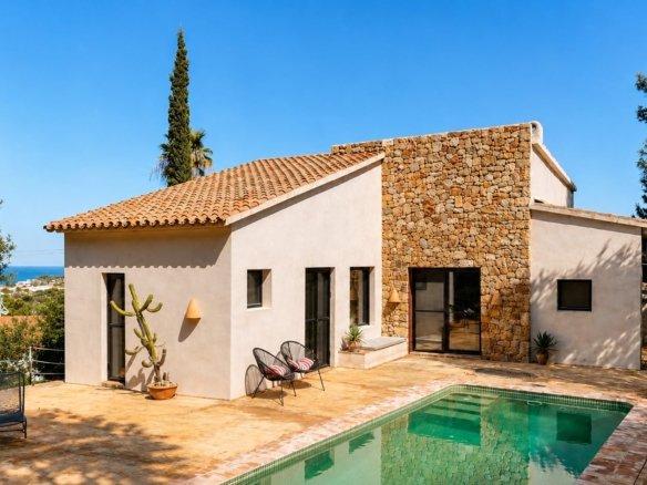 Single-storey 3-bedroom villa for sale in Montgó, Dénia, with sea views