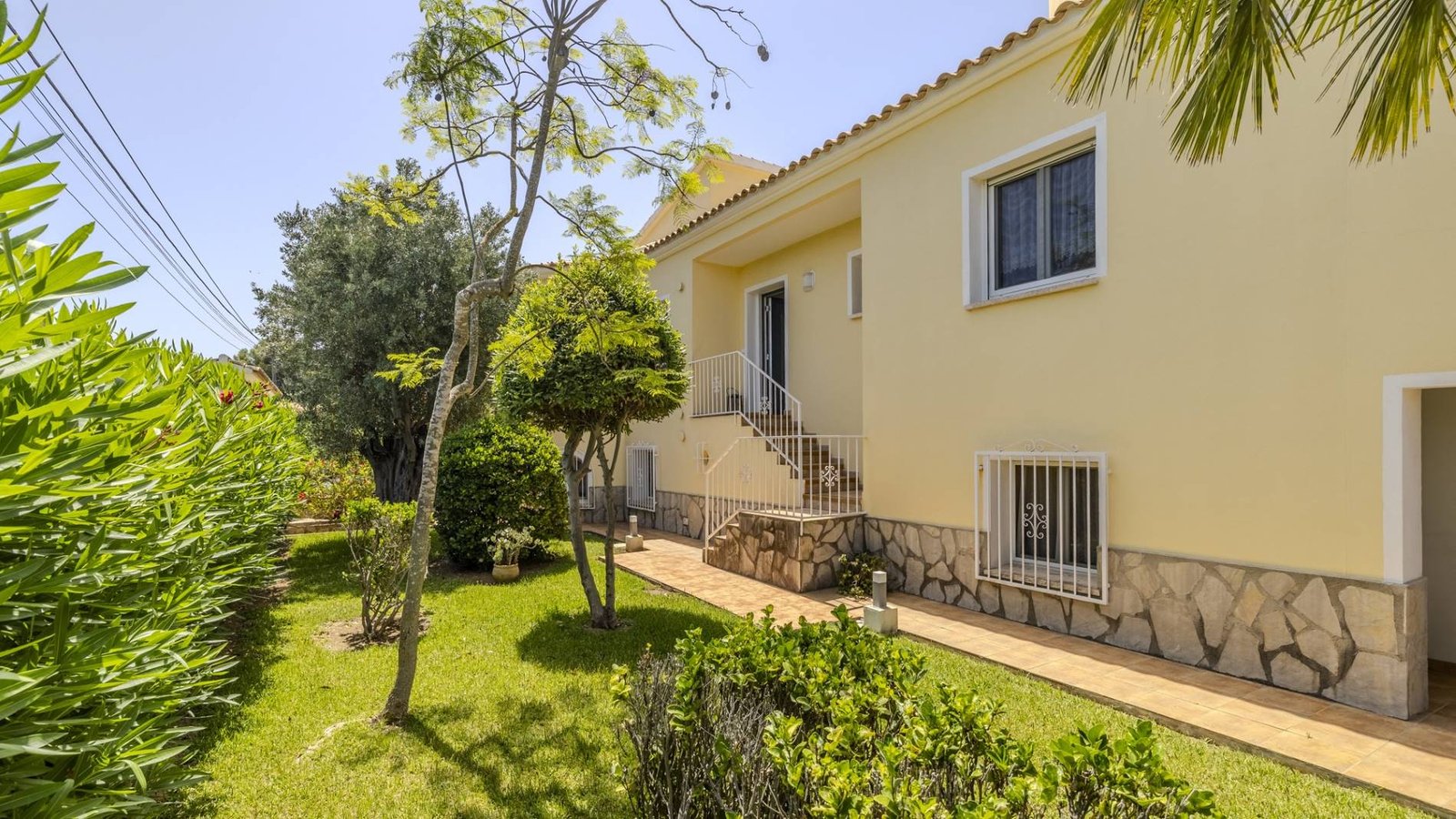 6-bedroom villa for sale in San Nicolás, Dénia, with two independent studios