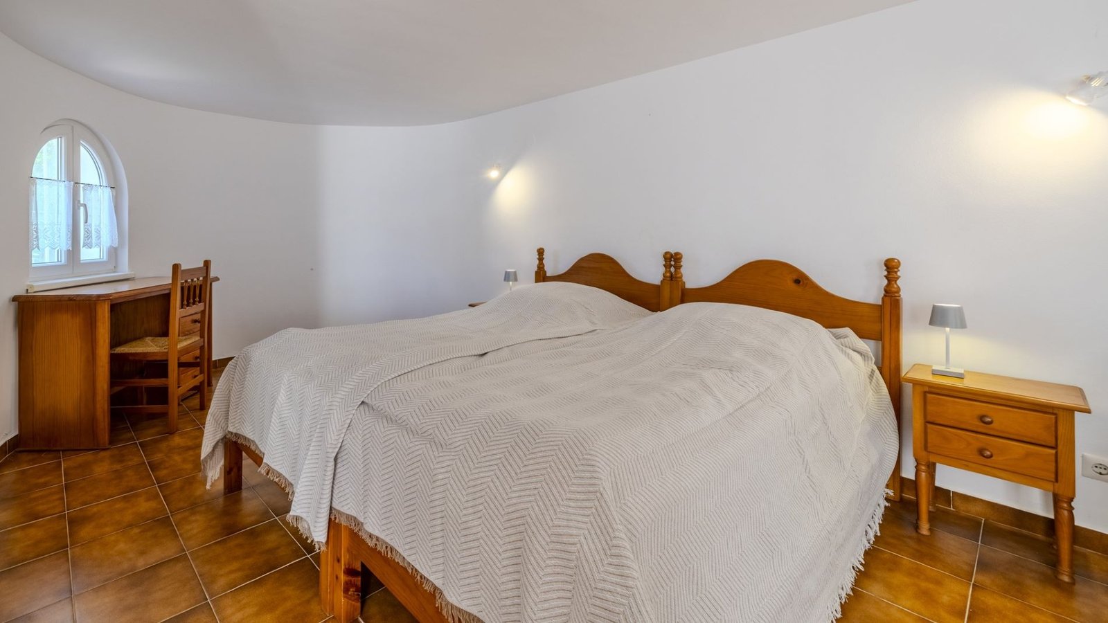 6-bedroom villa for sale in San Nicolás, Dénia, with two independent studios