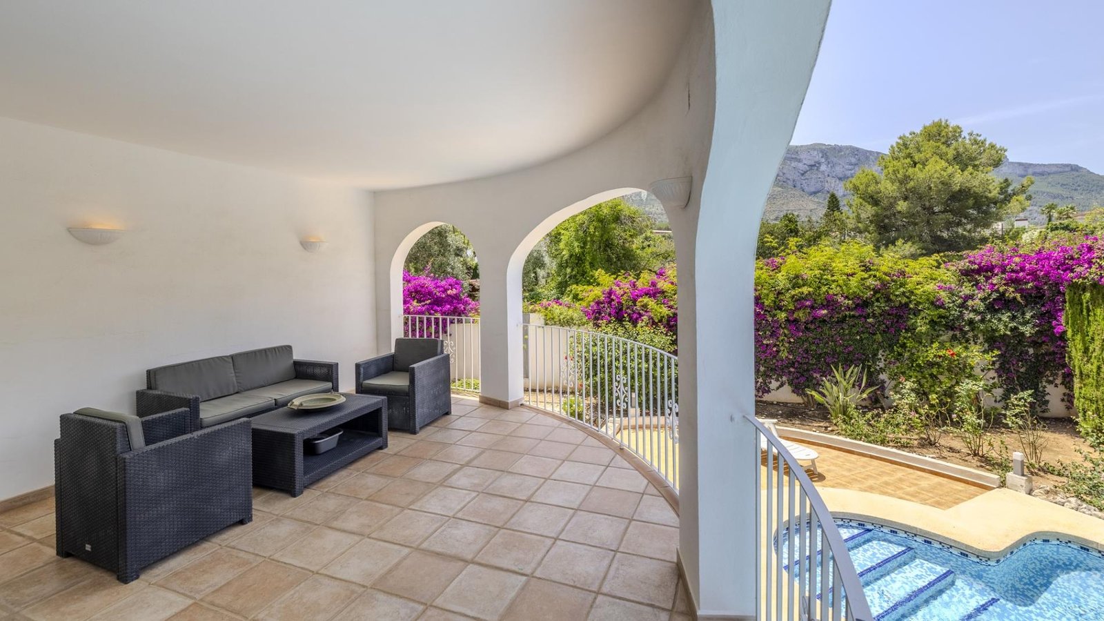 6-bedroom villa for sale in San Nicolás, Dénia, with two independent studios