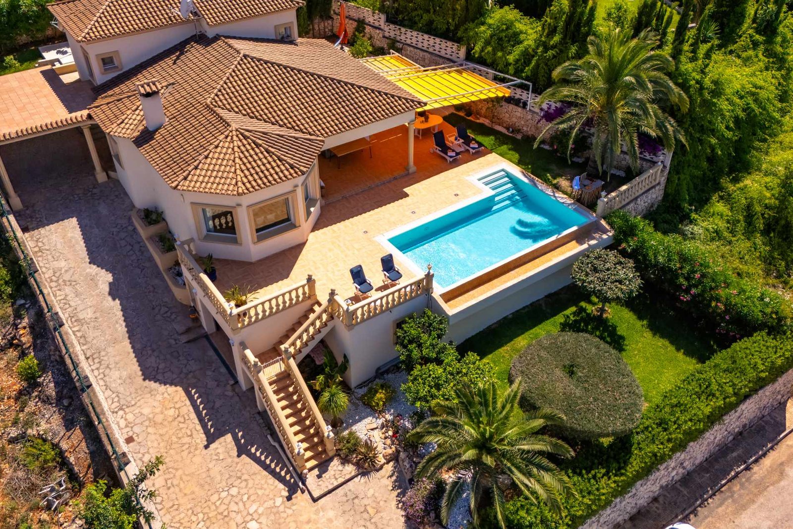 Villa for sale in El Montgó, Dénia, with infinity pool and panoramic sea views