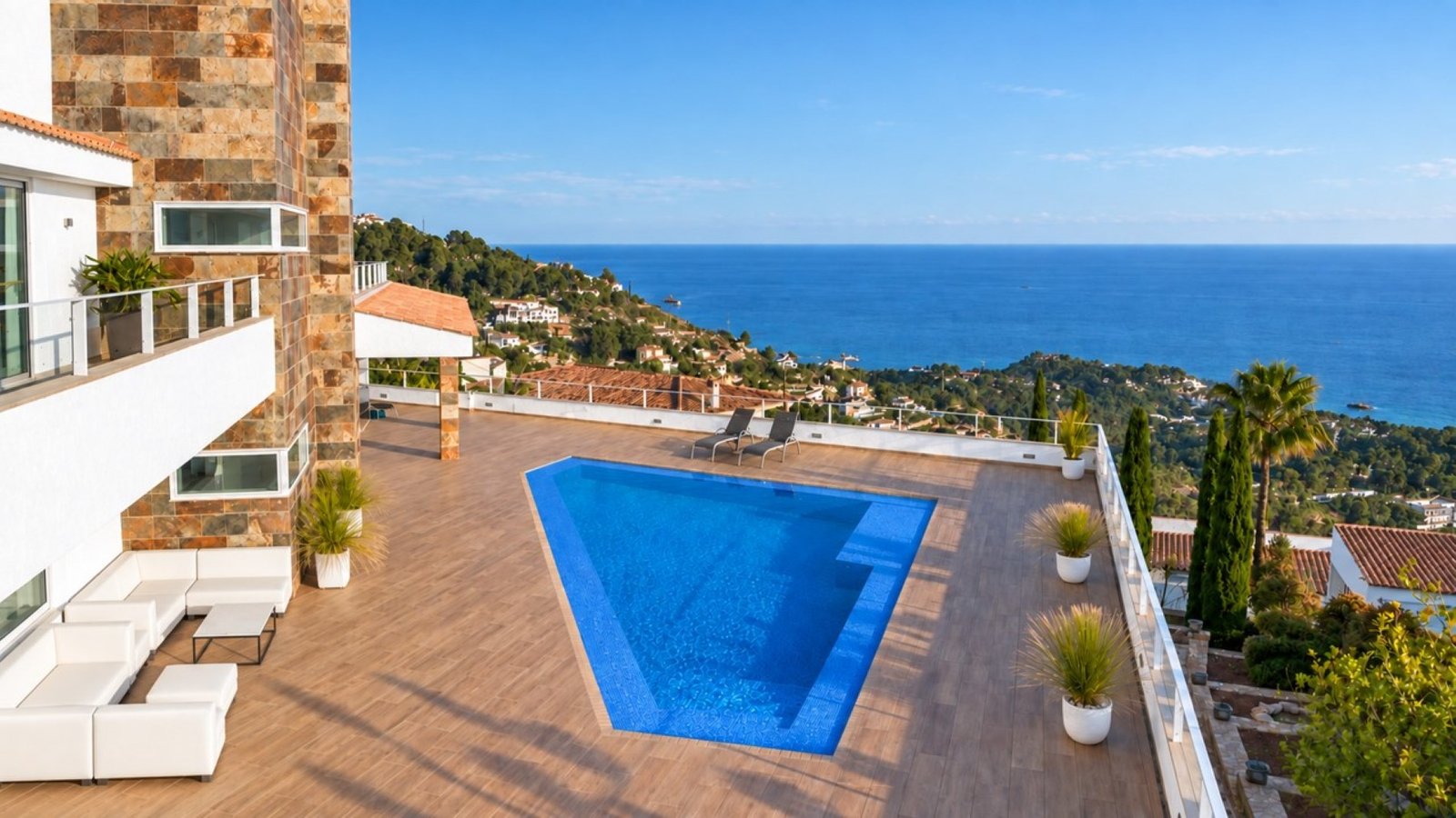 Private swimming pool and terrace overlooking the Mediterranean in Sierra de Altea