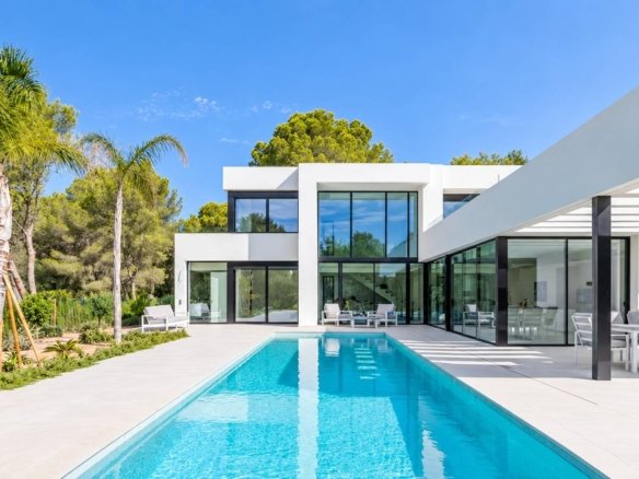 Contemporary 3-bedroom villa for sale in Portitxol, Jávea, with 12-metre heated pool