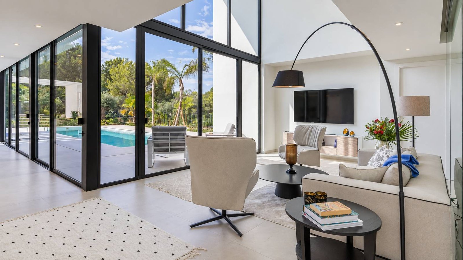 Contemporary 3-bedroom villa for sale in Portitxol, Jávea, with 12-metre heated pool