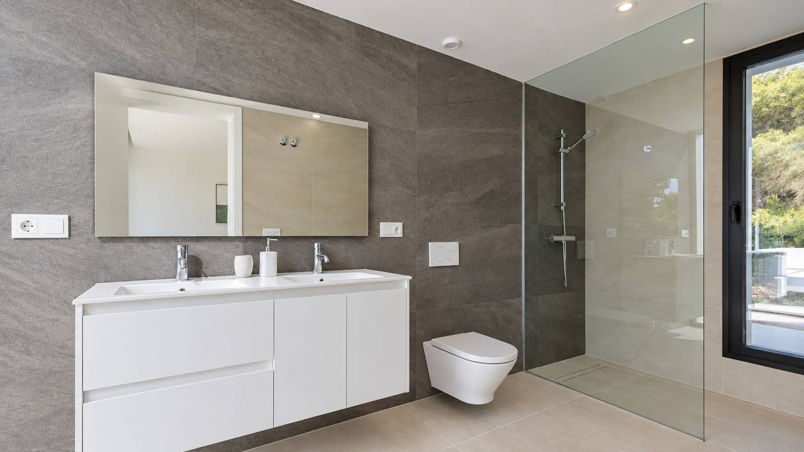 Contemporary 3-bedroom villa for sale in Portitxol, Jávea, with 12-metre heated pool