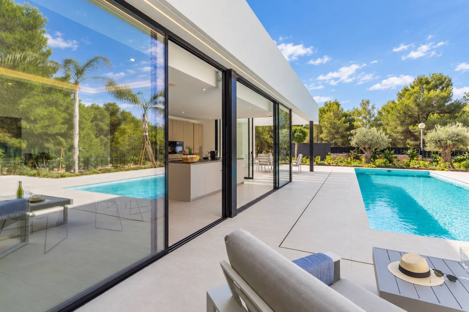 Contemporary 3-bedroom villa for sale in Portitxol, Jávea, with 12-metre heated pool
