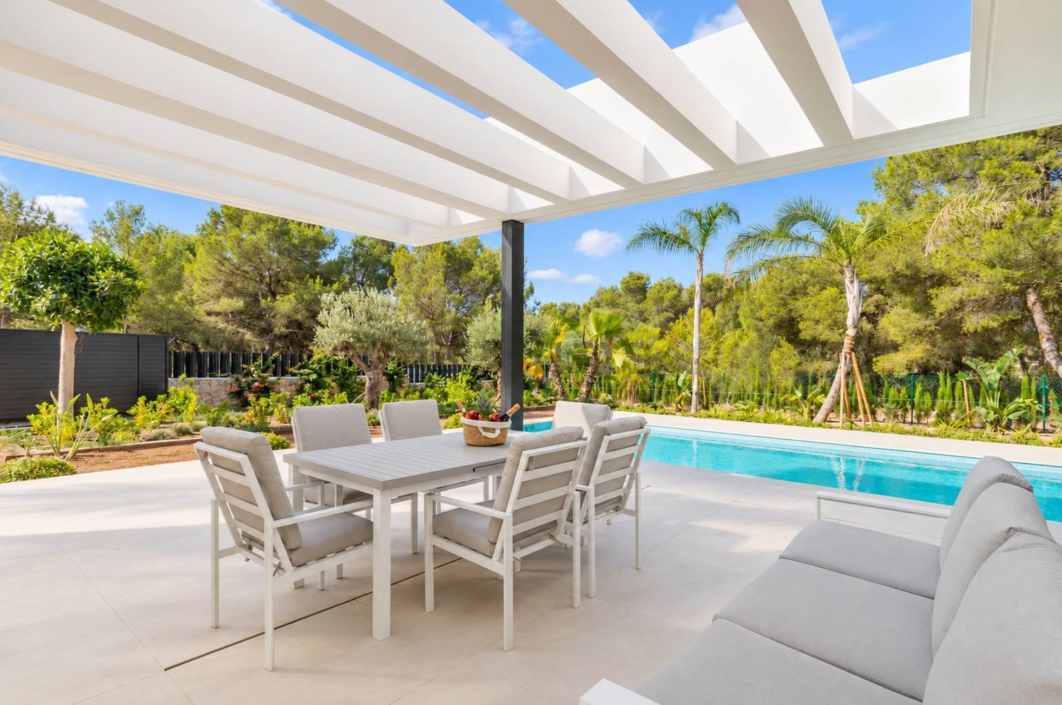 Contemporary 3-bedroom villa for sale in Portitxol, Jávea, with 12-metre heated pool