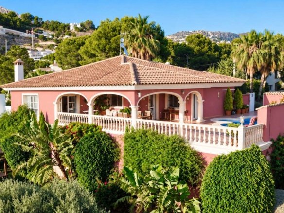 Mediterranean 3-bedroom villa for sale in La Galera, Altea, with private pool
