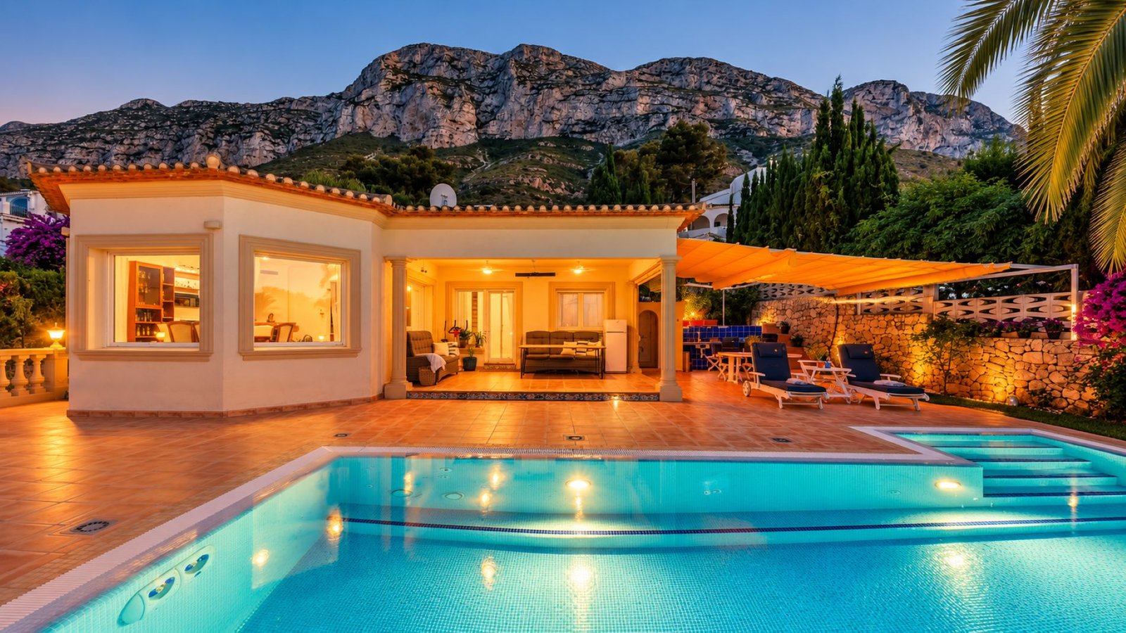 Infinity pool at a villa in El Montgó, Dénia, overlooking the Mediterranean Sea at sunset