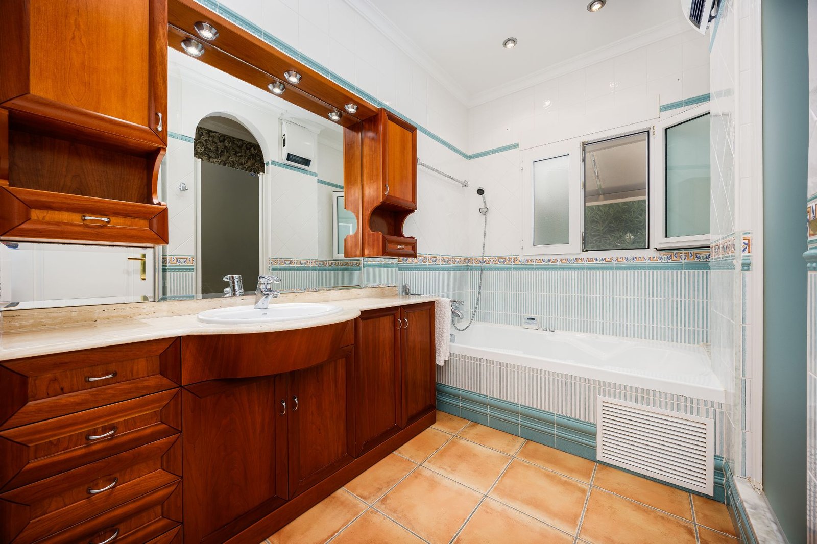Villa for sale in El Montgó, Dénia, with infinity pool and panoramic sea views