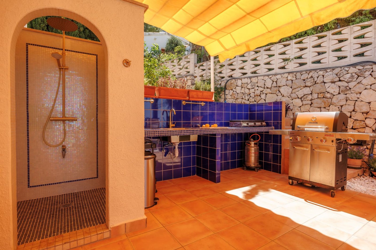 Villa for sale in El Montgó, Dénia, with infinity pool and panoramic sea views