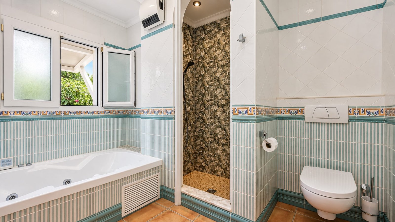 Villa for sale in El Montgó, Dénia, with infinity pool and panoramic sea views