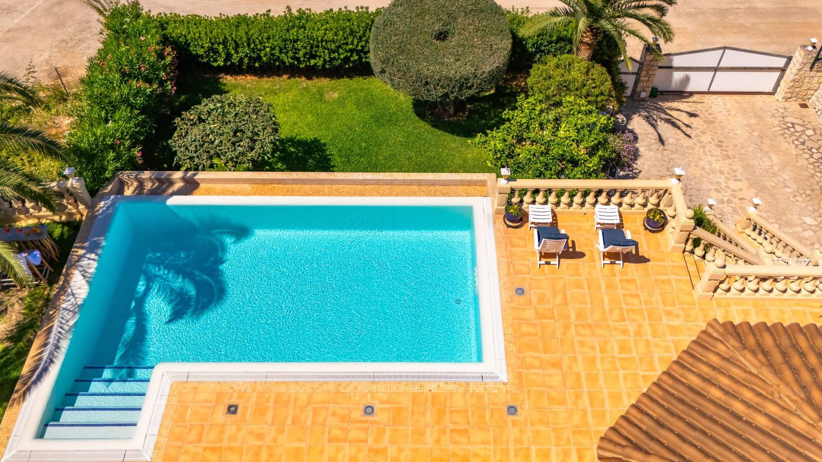 Villa for sale in El Montgó, Dénia, with infinity pool and panoramic sea views